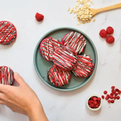 No-Bake Raspberry Date Cookies with Chocolate