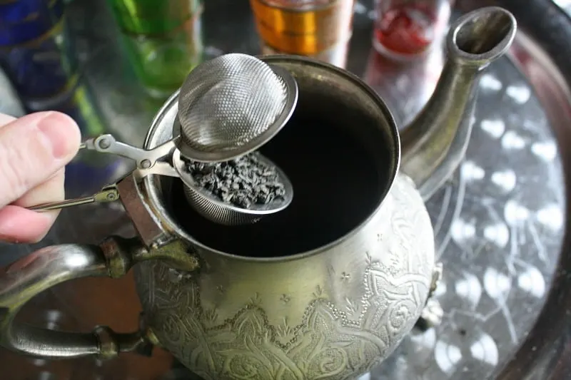 https://marocmama.com/wp-content/uploads/2012/12/Moroccan-Mint-Tea-1.jpg.webp