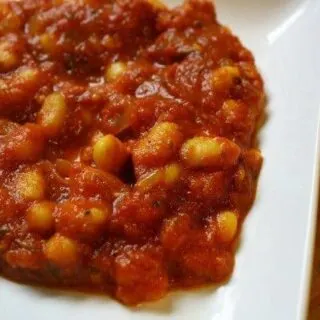Moroccan white beans in red sauce