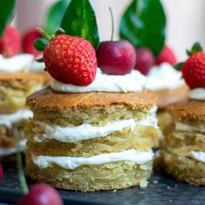 Easy Mini Layer Cakes with Fruit