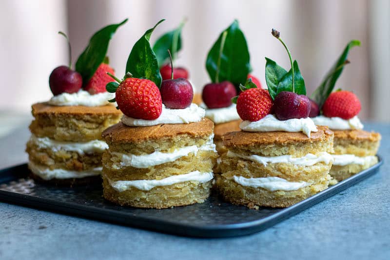How to Make Mini Layer Cakes for Non-Bakers