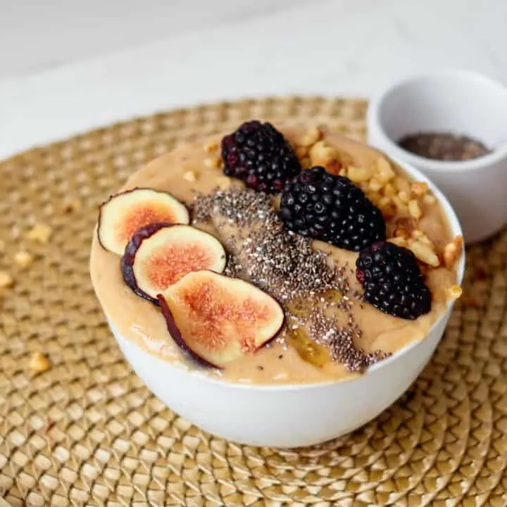 Blackberry Fig Smoothie Bowl