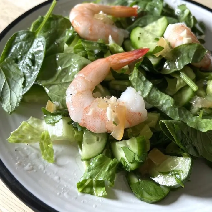 plate with green salad and shrimp