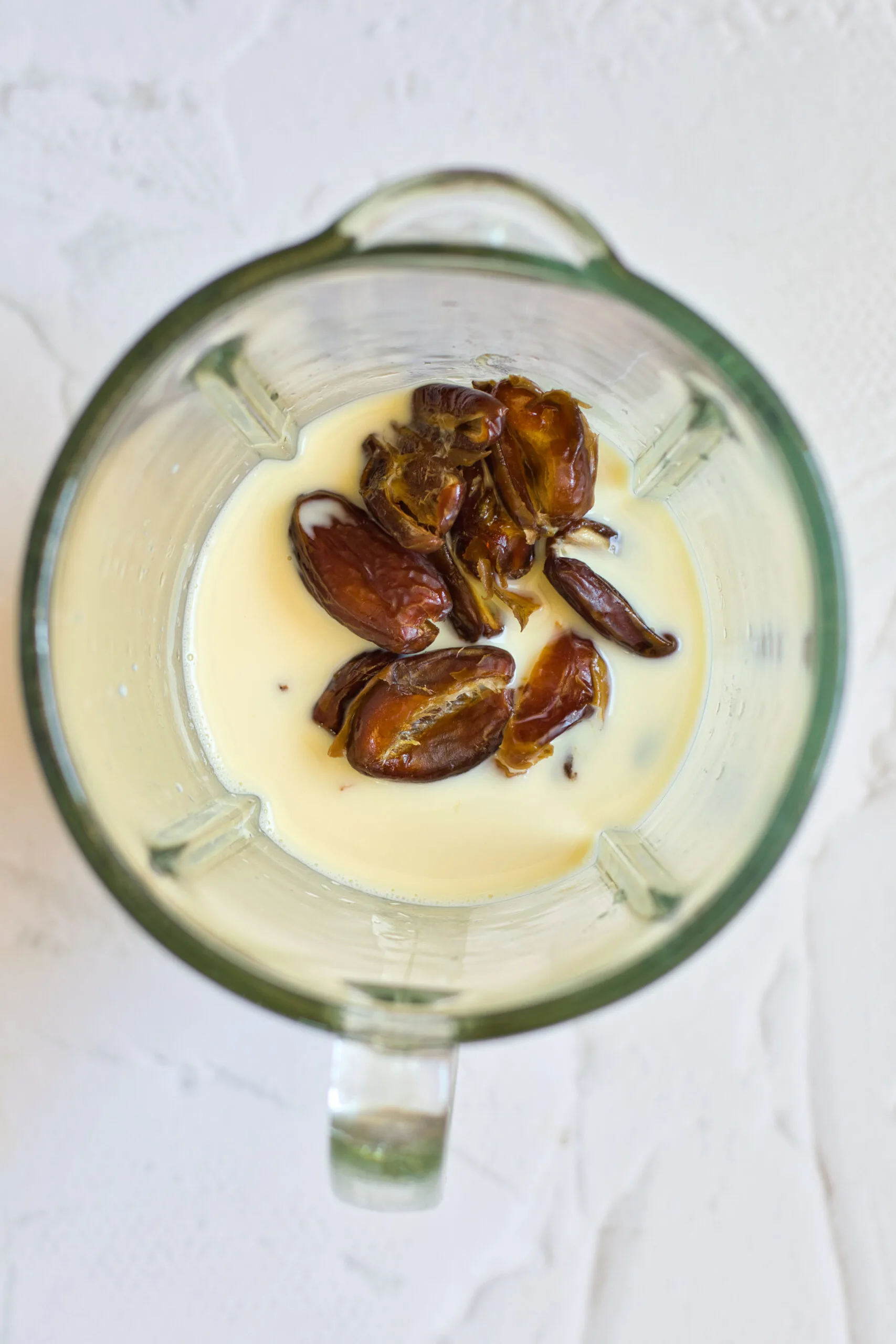 dates without send and other ingredients of cinnamon zucchini bread in a blender