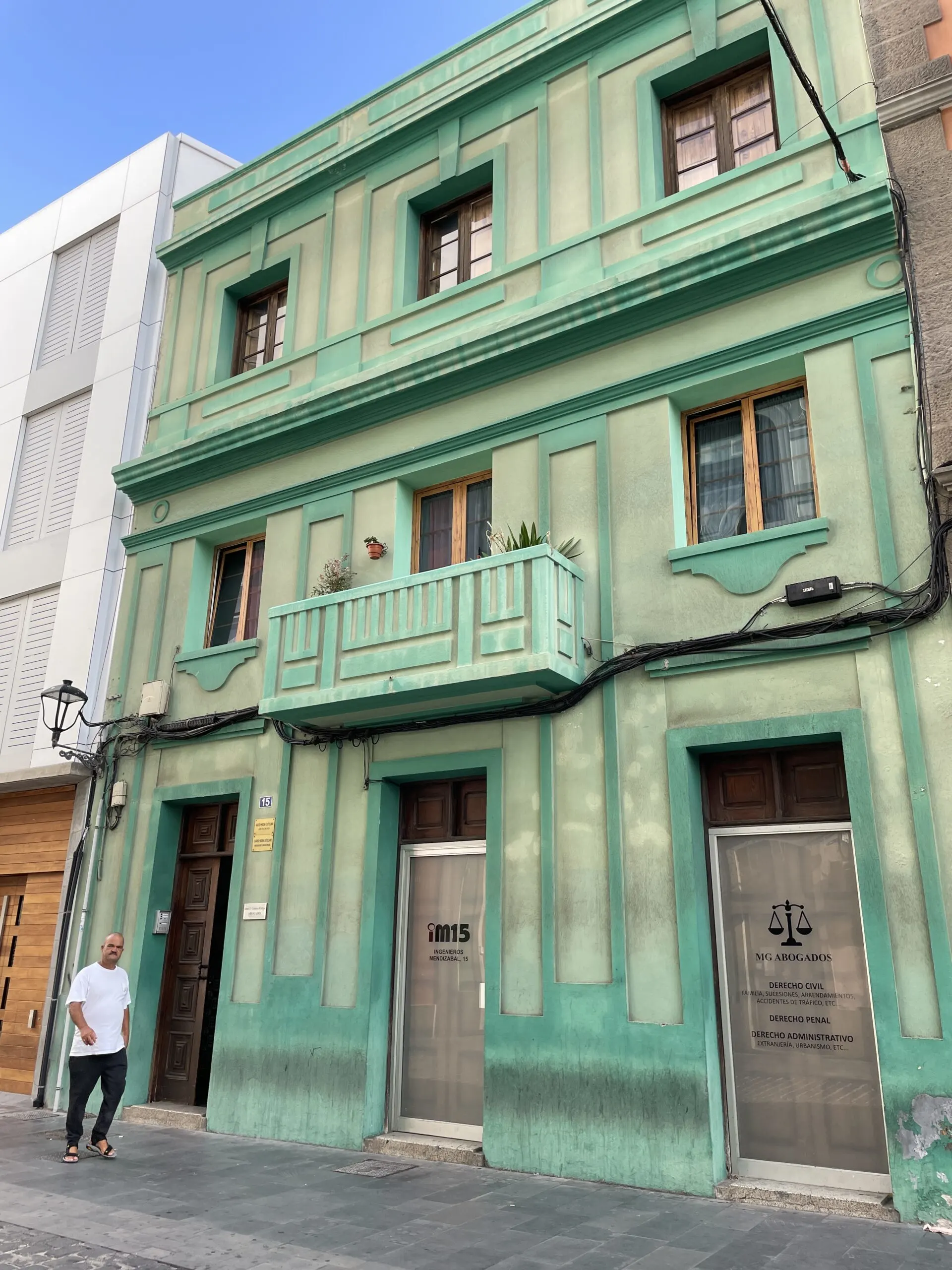 Green colonial building in Las Palmas de Gran Canaria