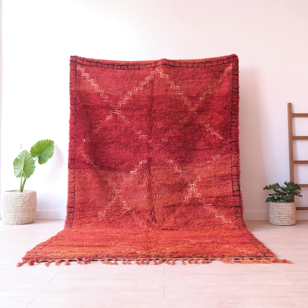 https://marocmama.com/wp-content/uploads/2023/01/Red-and-Diamond-Rug.webp