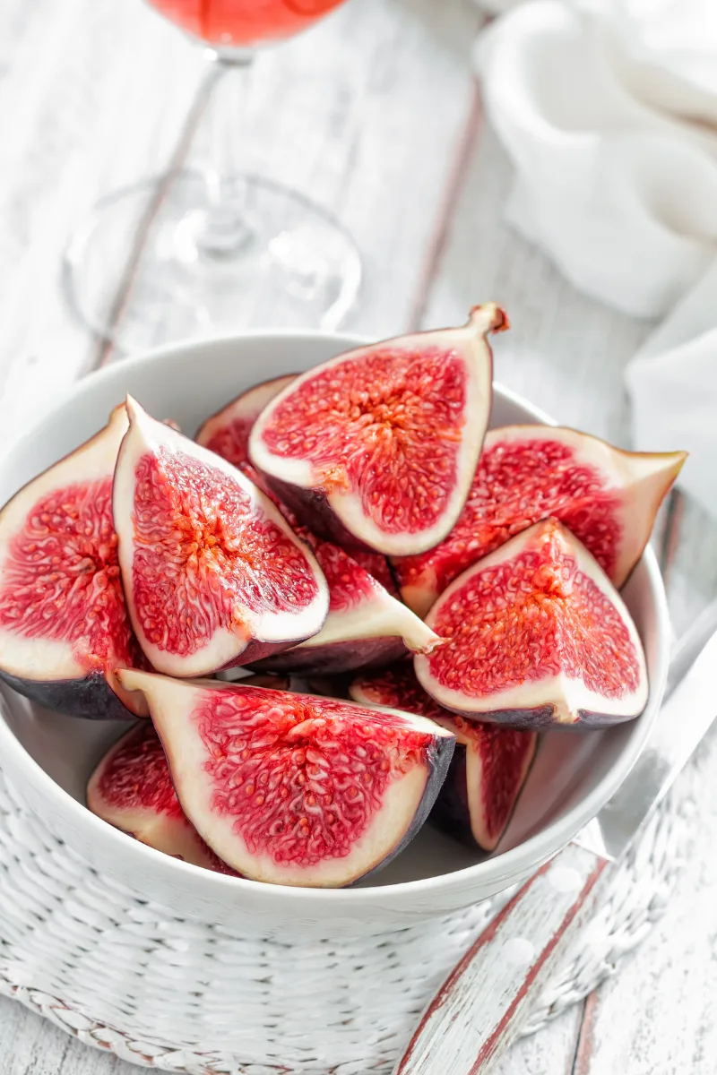 slices of figs that can be use in fresh fig recipes