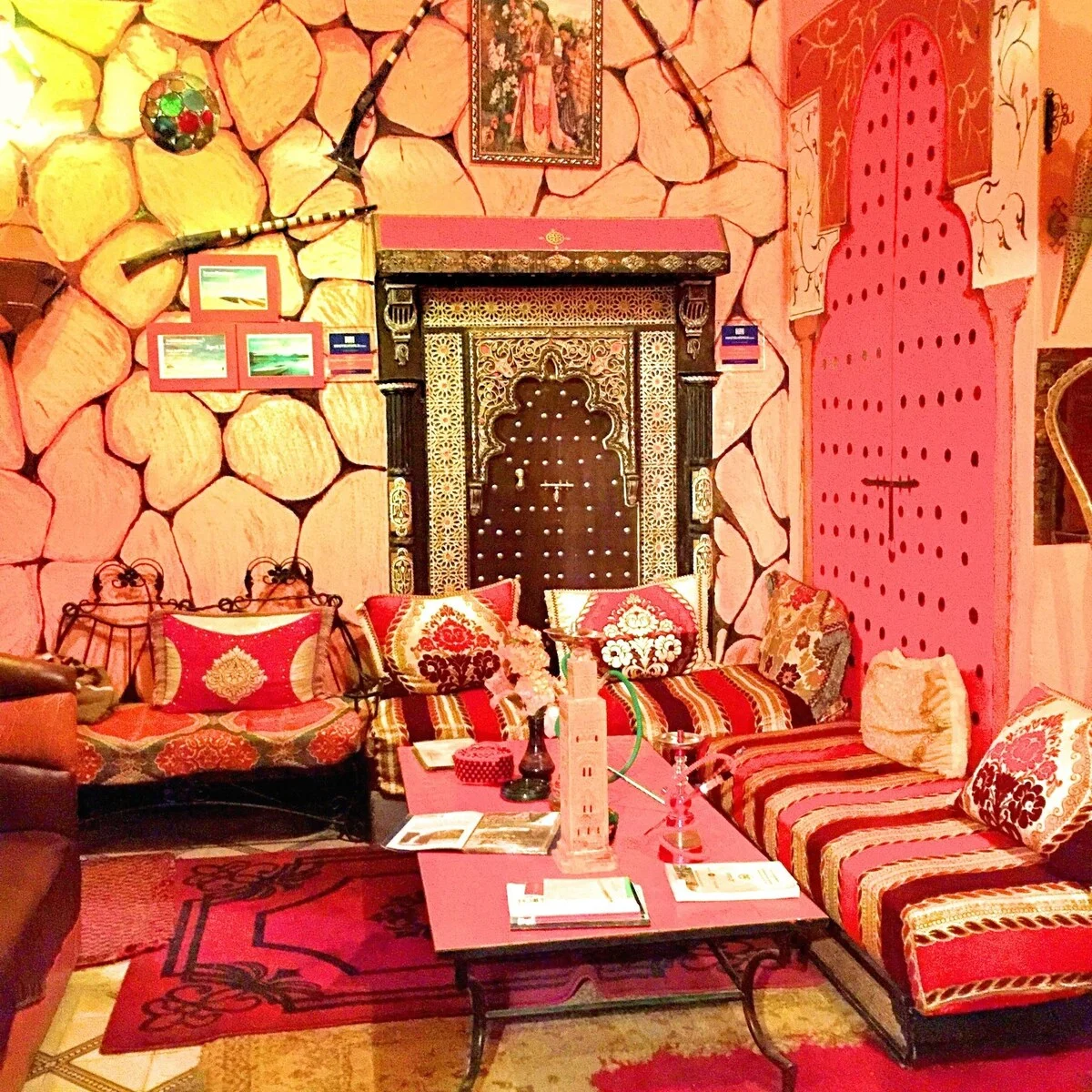Lobby sitting area of Hostel Riad Marrakech Rouge