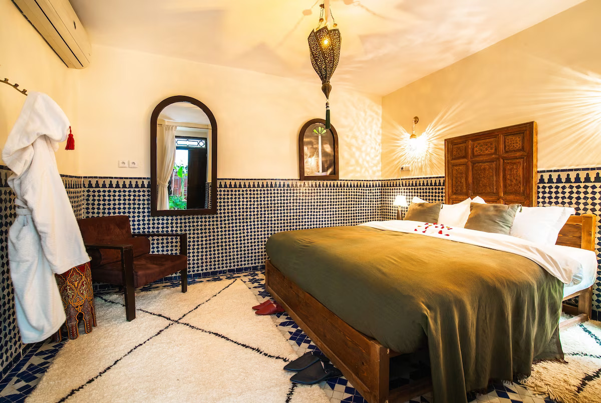 Deluxe Double Room in Riad Tizwa with in-room safe, desk, soundproofing, iron/ironing board