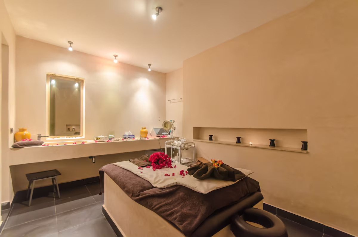 Couples treatment rooms, spa tub, steam room, Turkish bath at Dar Sabra