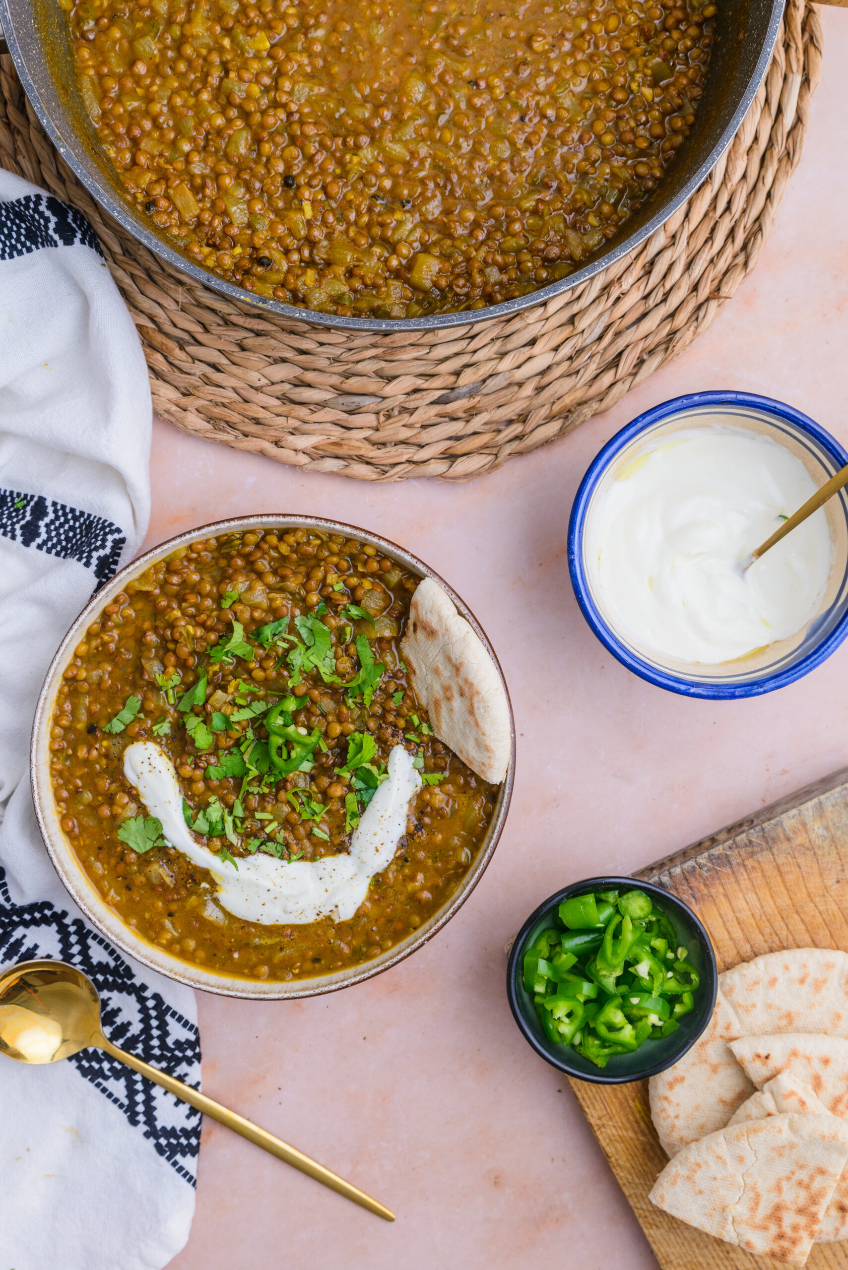 Yemeni brown lentil soup