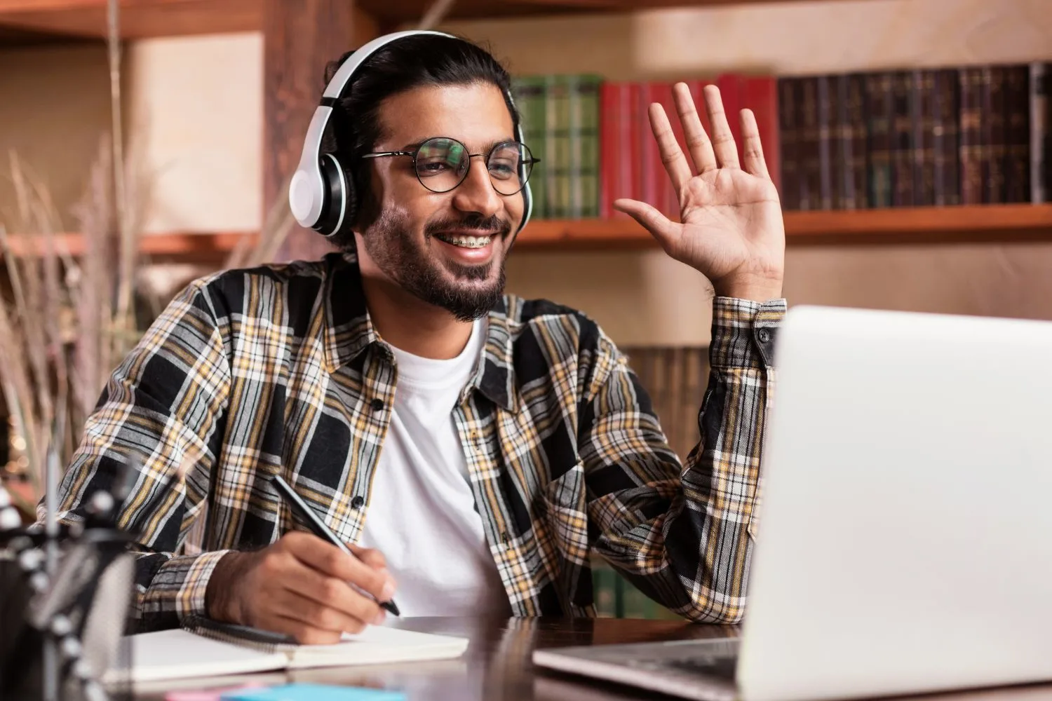 A male student leaning Moroccan Arabic (Darija) online with a laptop.